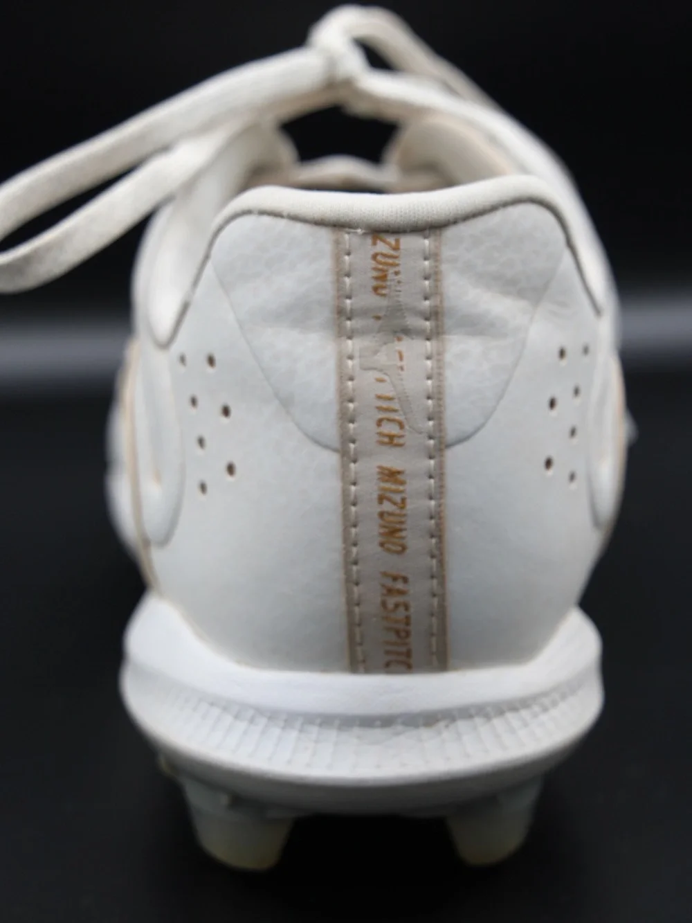 Mizuno White Cream Athletic Cleats